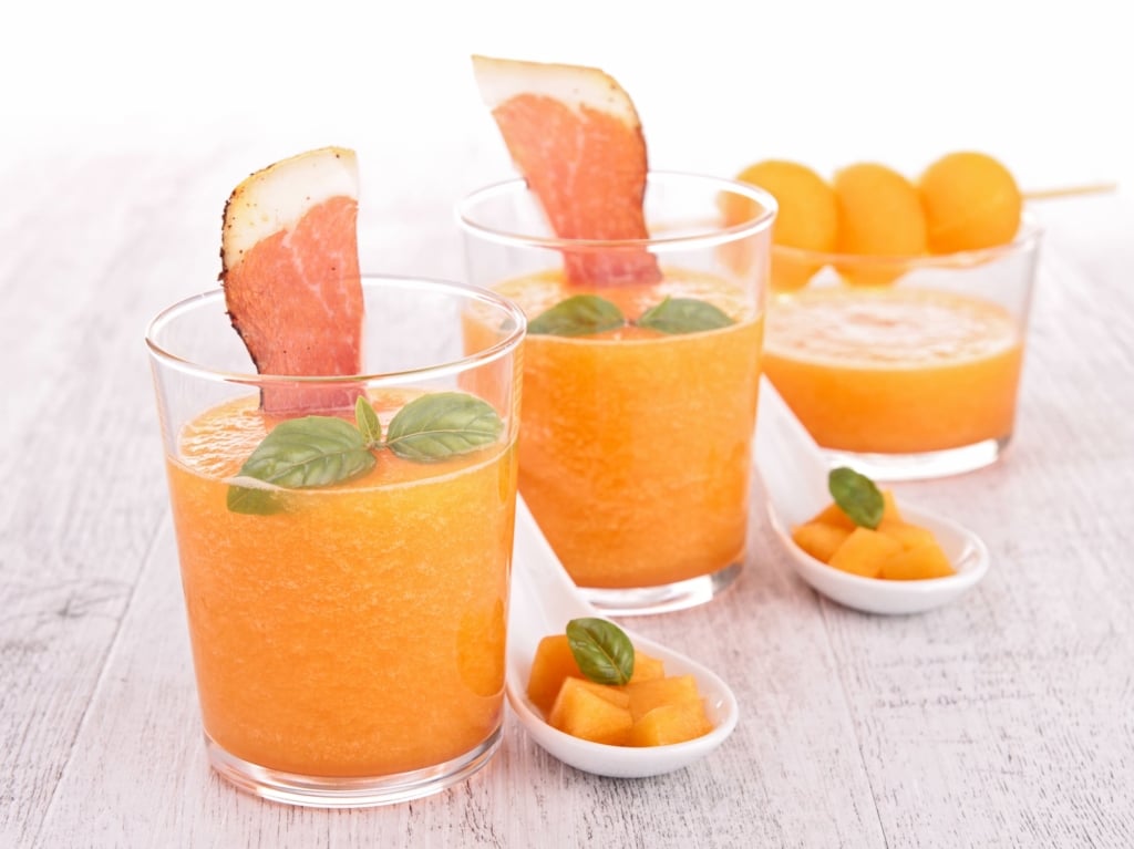pour un dîner d'été ou une partie de dîner, choisissez le gaspacho de melon et basilic